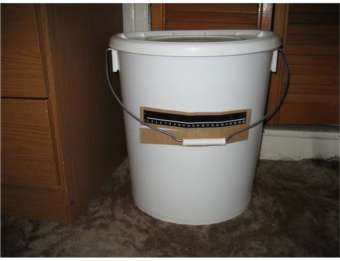 beer fermenter with thermometer strip